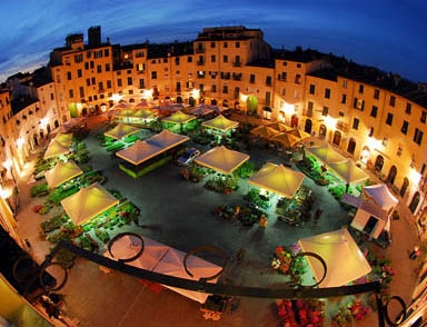 Lucca piazza anfiteatro smart city