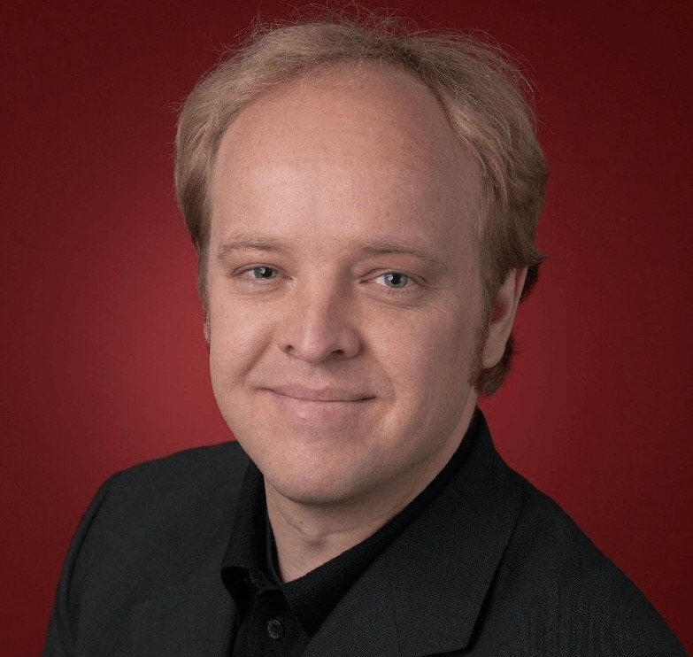 Simon England, VP senior Value Added Business e AD di Azlan Europe